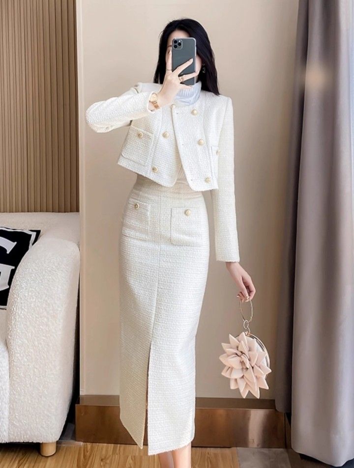 The Ultimate Guide to Women's Fashion: Style Trends, Wardrobe Essentials, and Modern Elegance